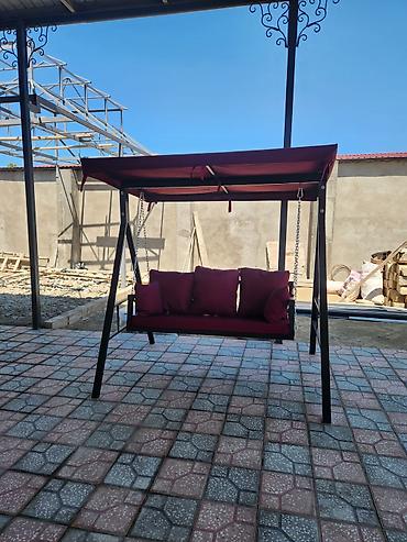 divan yellencek: Bağ yelləncəyi – günlüklü, yastıqlı, 3 nəfərlik - Rəng: bordo (örtük — 2