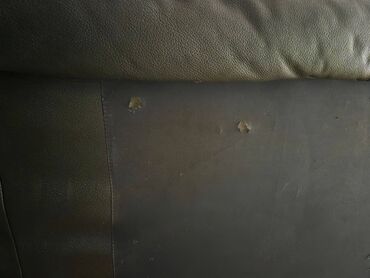 Sofe i kaučevi: Trosed prava koza na razvlacenjeocuvan.Ostecena tkanina na zadnjoj — 11