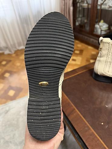 paltolar: Qadın çəkmələri – krem rəng, broq naxışlı - Üslub: qısa booti/ankle — 2