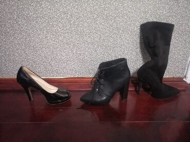 Women's Sneakers and athletic shoes: Qadın ayaqqabıları dəsti – 3 cüt, hamısı qara rəngdə, hündür dabanlı