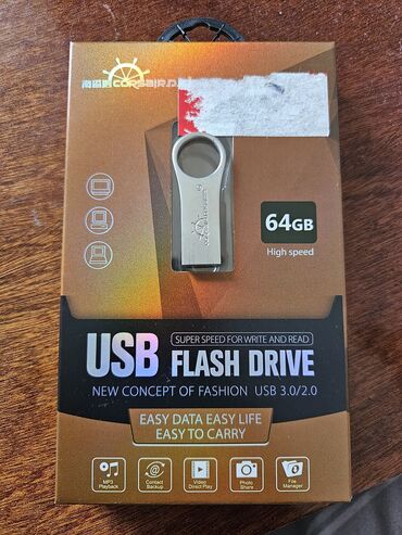 Flash kartlar: Flash kart 64 GB, USB 3.0, İşlənmiş