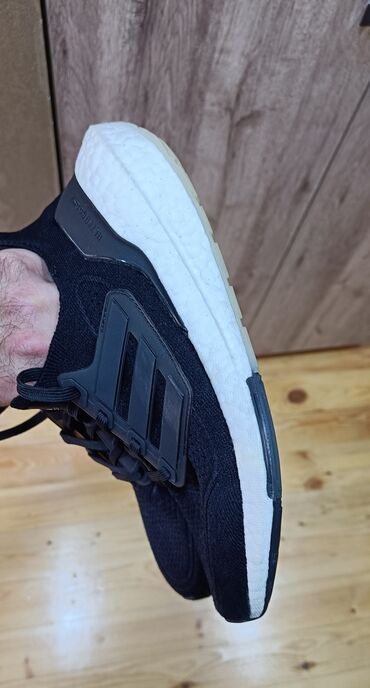 zhenskie krossovki adidas boost: Avropadan alınıb.Orginal məhsuldu.Azərbaycanda belə məhsullar 400-450