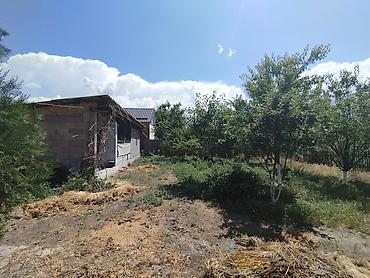 Продажа коттеджей и домов: Срочно продаю двух этажный дом в верхней части города Кара-Балта на — 5