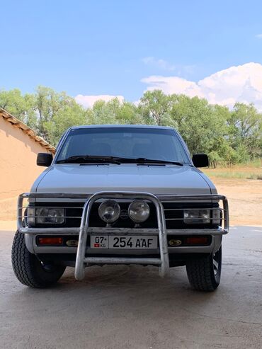 продаю в связи с переездом: Nissan Pathfinder: 1995 г., 2.4 л, Автоматические, Бензин, Внедорожник