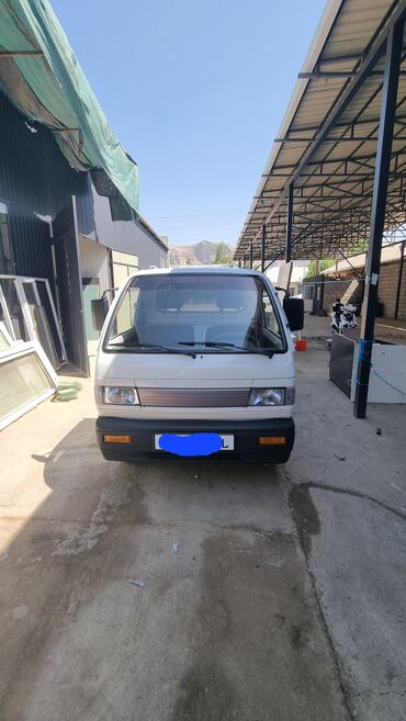 как можно купить машину в рассрочку: Белый грузовик Daewoo Labo Deluxe, предназначенный для перевозки