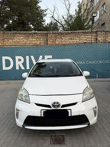 ключ на приус: Toyota Prius: 2015 г., 1.8 л, Гибрид — 1