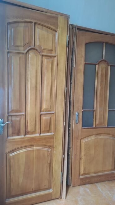 Temiz fistiq ağacından ev, ofis üçün qapılar var. keyfiyyətlidir və