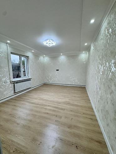 Продажа коттеджей и домов: 🏡 Срочная продажа 2-этажного дома в ж/м Ак-Орго, Бишкек! ✨ 177 м² | 5 — 5