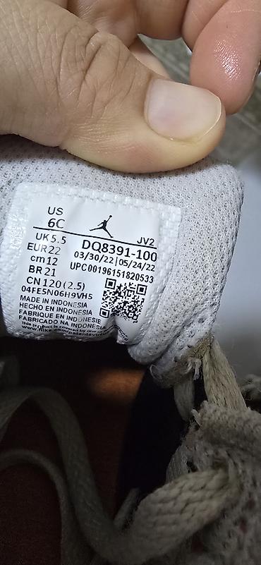 джинсы черные: Детские кроссовки Nike Jordan 1 Mid SE (модель DQ) - Размер: US 6C — 3