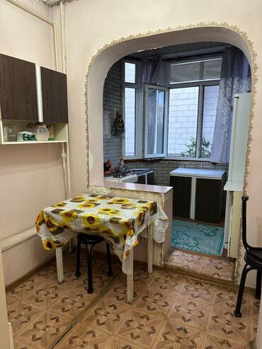 квартиры в кок жар: 2 бөлмө, 54 кв. м, 106-серия, 5 кабат, Эски ремонт