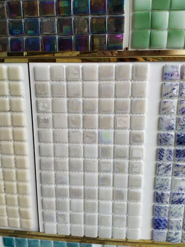 duş kranları: Məhsul: Şüşə mozaika kafel panelləri - Kiçik kvadrat modullar