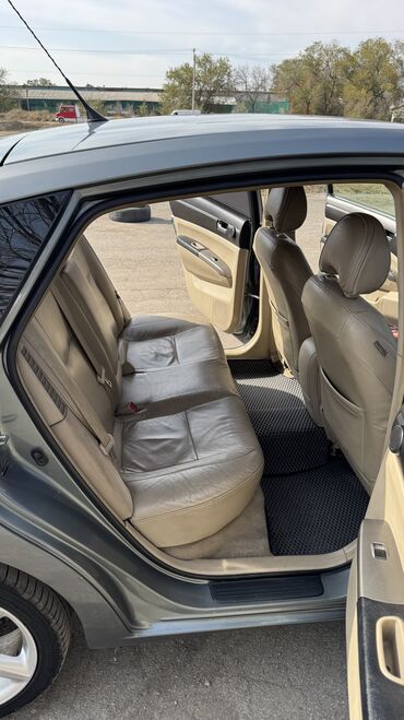 Toyota: Toyota Prius: 2005 г., Гибрид — 9