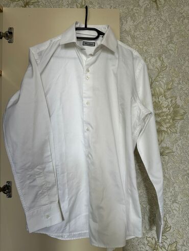 Köynək və bluzalar: Unisex. Pambiq material.xaricden alınıb.yeni