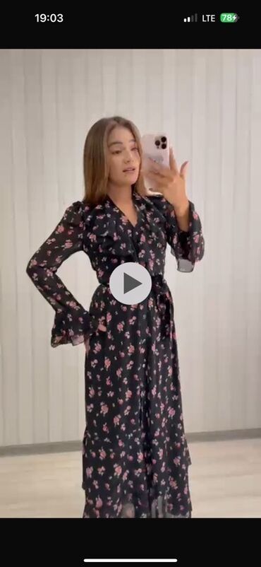 шифоновые платья для полных: Элегантное женское макси-платье черного цвета с нежным цветочным