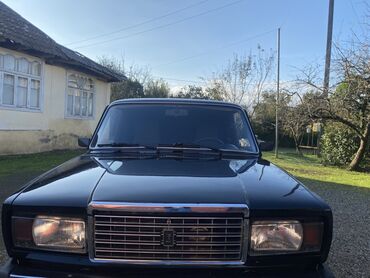 дом на колёсах: VAZ/Lada klassik sedan - Korpus rəngi: qara - Kuzov: 4 qapılı sedan