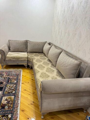 Otaq qapıları: Künc divan