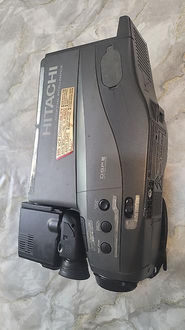 Видеокамера HITACHI VHS-C с комплектом аксессуаров - Формат: VHS-C