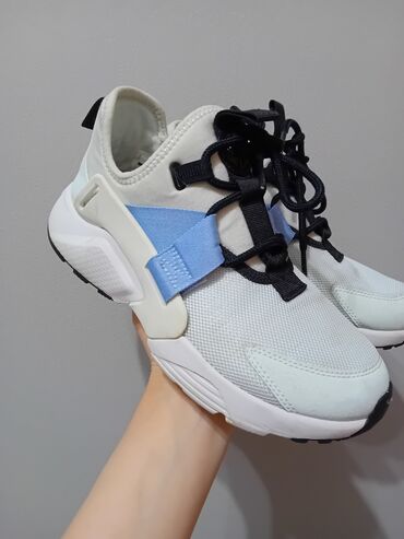 ботс мужские: Кроссовки от Nikeоригинал 🔥
размер 36,5 ⚡️
цена 500 сом ❗️
