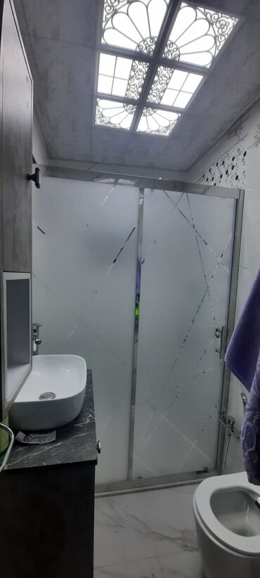 Duş kabinaları, arakəsmələr: Arakəsmə, Künc üçün — 12