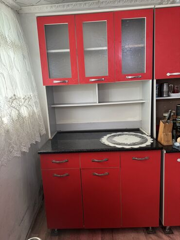 шкафчик для кухни: Кухонный гарнитур, Шкаф, Стол, Буфет, цвет - Красный, Б/у