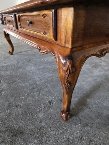 Stilski klub stolovi: Prelep stocic u odlicnom stanju. Duzina 130 cm Sirina 60 cm Visina 52 — 13