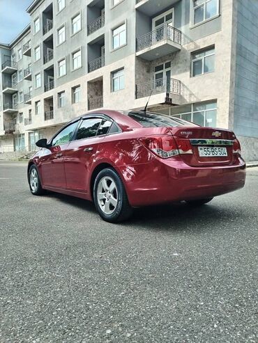 Chevrolet: Chevrolet Cruze: 1.4 l | 2012 il 180 km Sedan — 3
