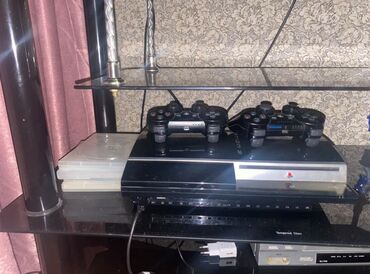 PS3 (Sony PlayStation 3): Salam ps3 satilir gecesiynen 130 azn 420 gb yaddas, 28 oyun 3 orginal