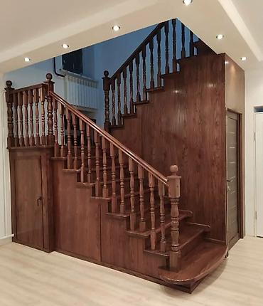 Деревянные лестницы: Деревянная лестница Для дома, Форма лестницы: Много-маршевая, Стиль: Классический — 5