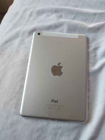 Apple iPad: Ayped planseti satilir. adapteri yoxdu