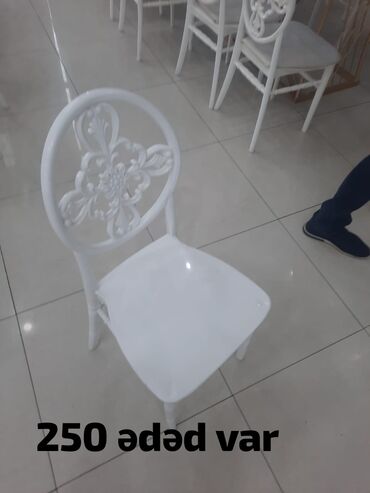 Restoran mebeli: *Sada* Restoran oturacaqları 250 ədəd var 1 ədədi sonu 26 azından