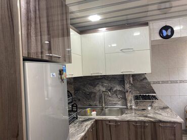 Uzunmüddətli kirayə mənzillər: Yasamal rayonu Elmlər metrosunun yaxınlığında, köhnə tikili 9 — 11