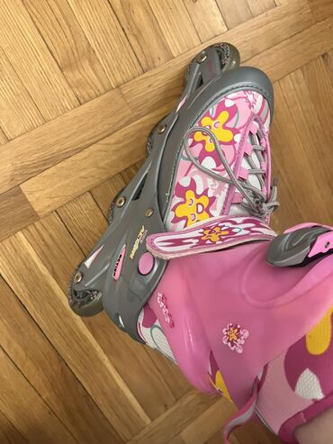 Roleri i rolšue: Malo korišćeni, potpuno očuvani roleri, veličina podesiva od 38-41, sa — 5