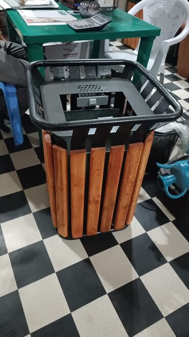 Baklar və çənlər: Məhsul: Daxili/çöl istifadə üçün metal zibil qutuları - Model — 21