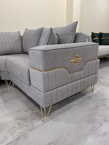 Divanlar: Açık boz rəngli parçadan hazırlanmış künc divan. Müasir dizaynı ilə — 5