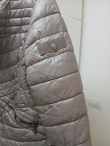oversize: Ženska jakna – pufnast model, metalik sivo/taupe boje - Kratka — 2