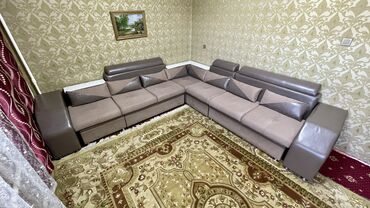 угловой диван кожаный: Угловой диван, цвет - Бежевый, Б/у