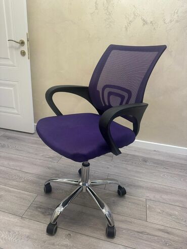 купить офисное кресло: С колесиками, Рукояти не регулируются, Ткань