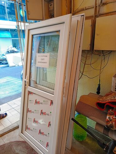 qapı şüşələri: Qapılar az işlənib. Yeni kimidir. 3 ədəd. Ölçü 188/80dir. Qiymətdə
