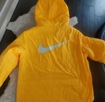 nike fantomka: Nike jakna sa dva lica M/L veličina . Cena 2500 dinara