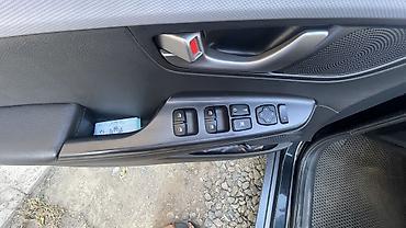 xt: Hyundai Kona: 2018 г., 1.6 л, Робот, Бензин, Кроссовер — 9