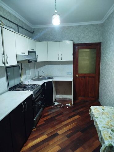 Uzunmüddətli kirayə mənzillər: Nizami Rayonu Qara Qarayev Metrosu 3 otaq. Mərtəbə - 5/1 Otaq sayı - — 9