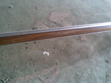 Karnizlər: Retro dekor üçün qədimi dəmir karnizlər satılır. Biri 100 manat — 6