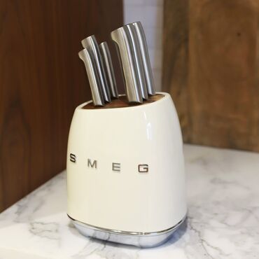 нож пчак: Набор кухонных ножей Smeg с подставкой — это функциональное и стильное