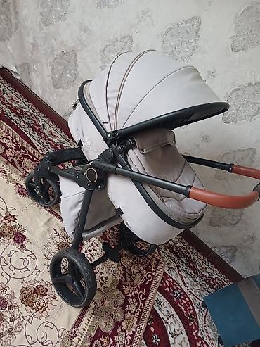 детские вещи от 0 до 1: Детская коляска универсальная (похожая на 2-в-1) в бежевом цвете с — 2