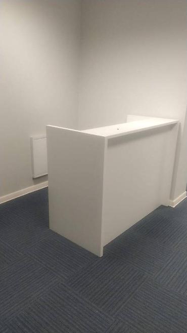 Ofis mebeli: Ofis resepsiyon stolu və çoxqapılı şkaf dəsti - Rəng: ağ, minimalist — 1