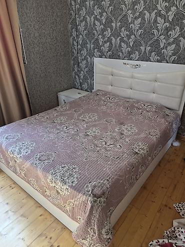carpayi satilir: Yataq otağı dəsti Tərkib: - Çarpayı: ağ rəngdə, yumşaq başlıqla — 2