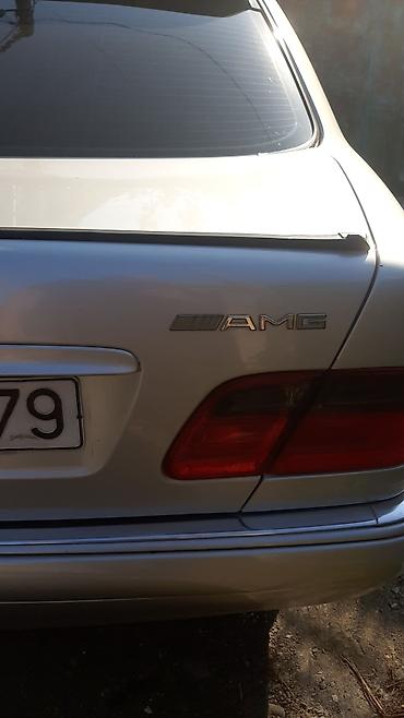 motor bmw: Mercedes-Benz E 230: 2.3 l | 1996 il Sedan — 8