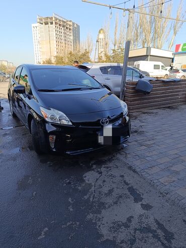Toyota Prius: 2014 г., 1.8 л, Вариатор, Гибрид, Седан
