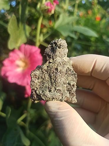 qizil qiymet: Nadir tapılan Qızılı görünüşdə Xalkopirit ( ChalcoPyrite ) daşı 💎 ✨ 🧐 — 1