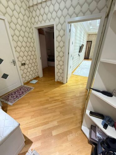 mehemmedlide ev: Evde her bir şərait var,binada lift var,,metroya 5deq mesafe,bir xanim